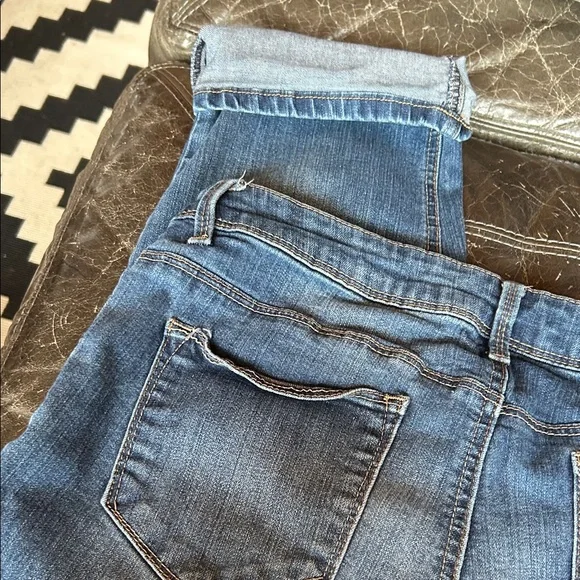 1822 Denim Boyfriend Demin Capri Shorts in Classic Blue - Picture 6 of 7